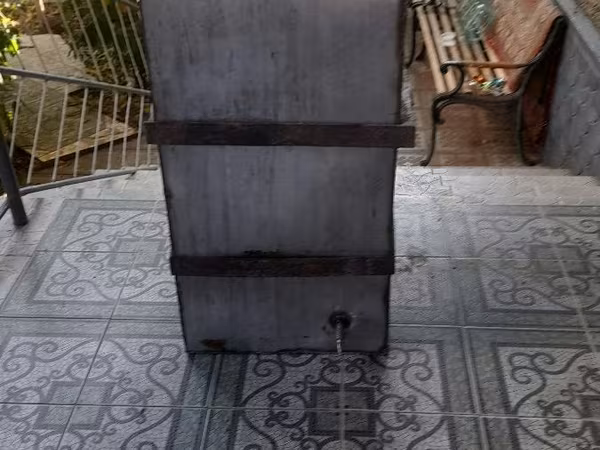 Vând butoi de inox pentru vin.