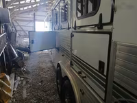 2001 Sundowner Trailers Sunlite Gooseneck Horse Trailer — zdjęcie 5